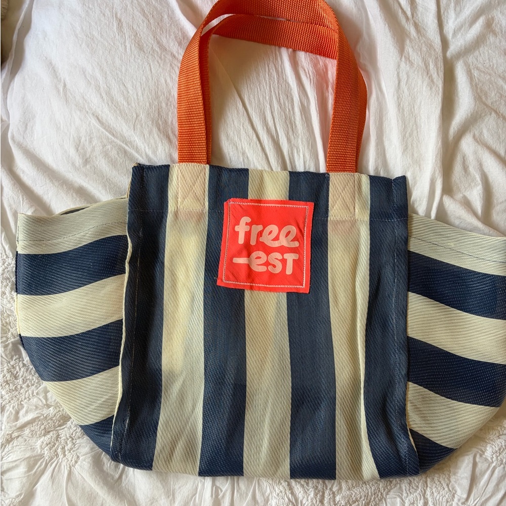 Free-est tote FP